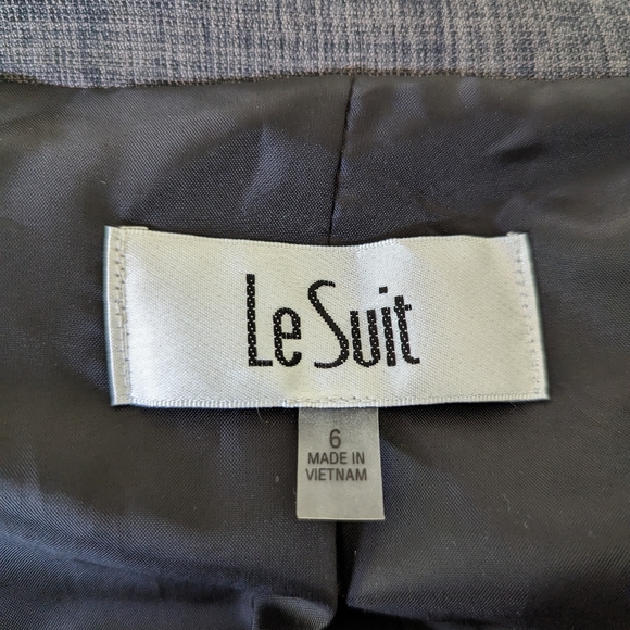 Woman's 2 piece suit - Picture 6 of 6